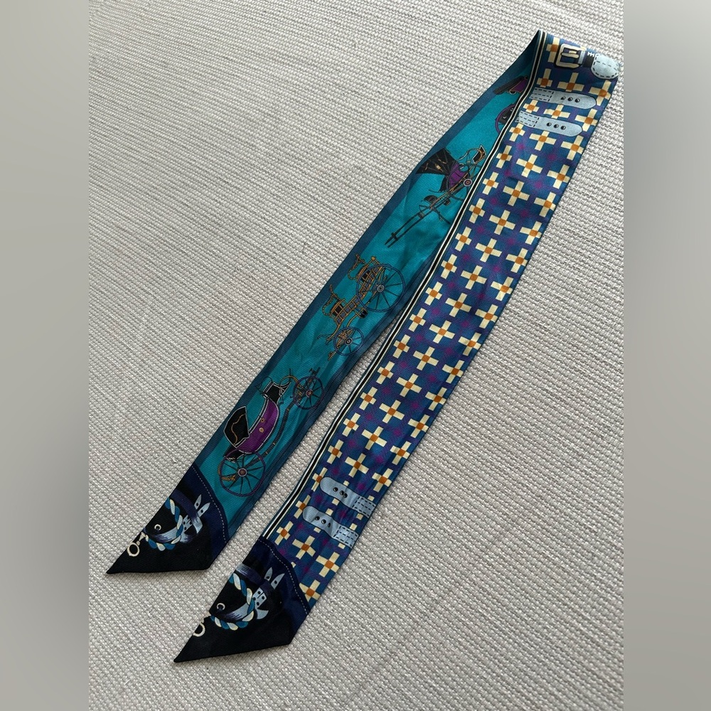 100% Authentic Vintage Hermes Silk Twilly EUC - Picture 2 of 9